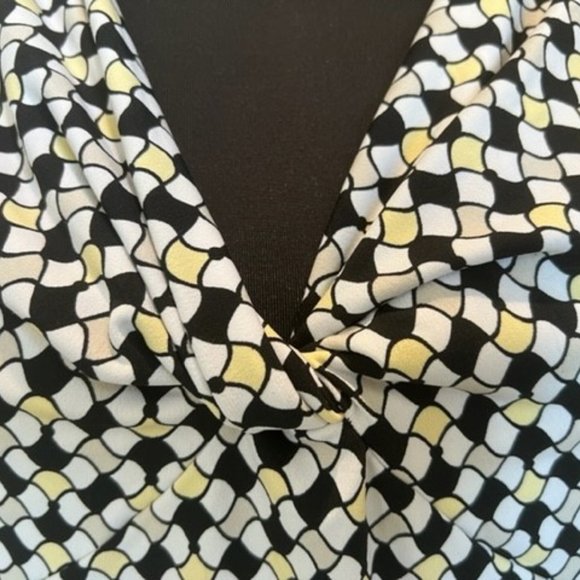 3/4 Sleeve Geometric Print Top Size Large - Picture 3 of 6